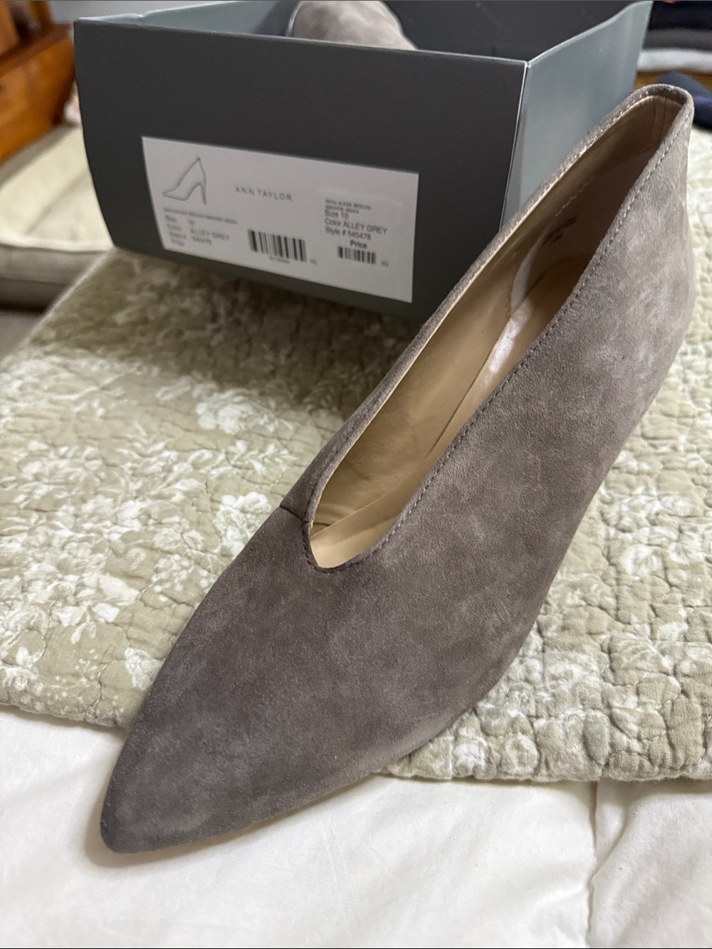 Sleek Ann Taylor Gray Suede Pointed Toe Low-Vamp Pumps